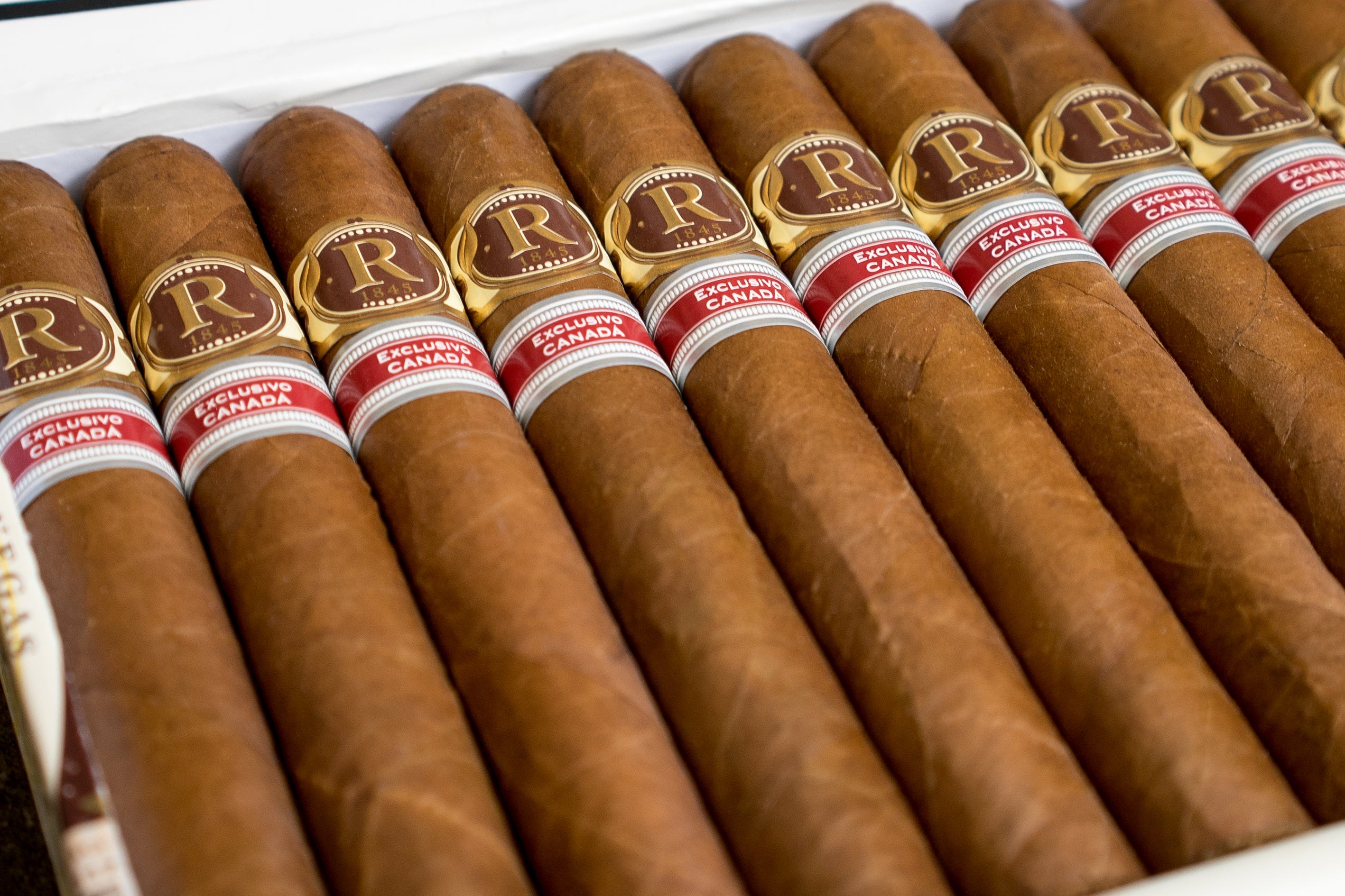 Vegas Robaina Cigars: Honorable History Behind the Brand – EGM Cigars